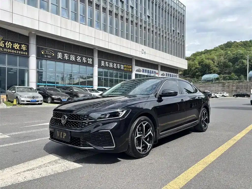 2023 Passat Facelift 330TSI Starry Sky Elite Edition — миниатюра 2