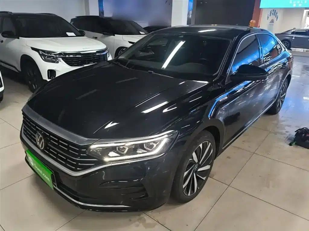 2023 Passat Facelift 330TSI Luxury Edition — миниатюра 2