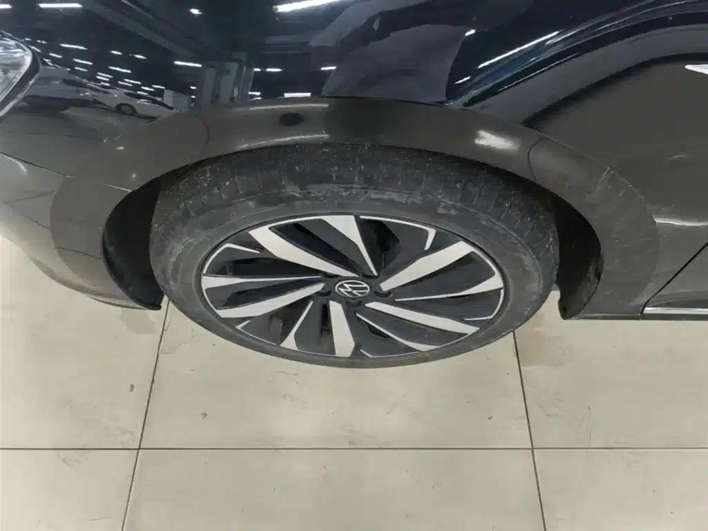 2023 Passat Facelift 330TSI Luxury Edition — миниатюра 23