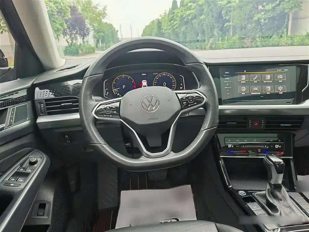 2023 Volkswagen Passat 330TSI Starry Sky Elite Edition — миниатюра 3