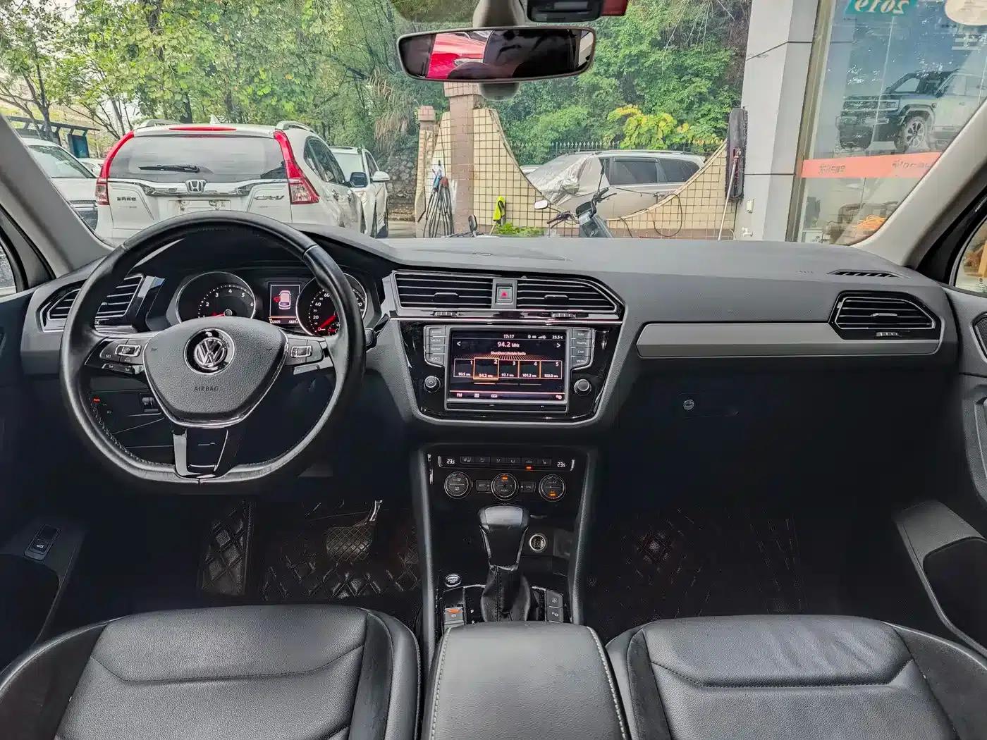 Tiguan L 2017 330TSI Automatic 2WD Luxury Edition — миниатюра 8