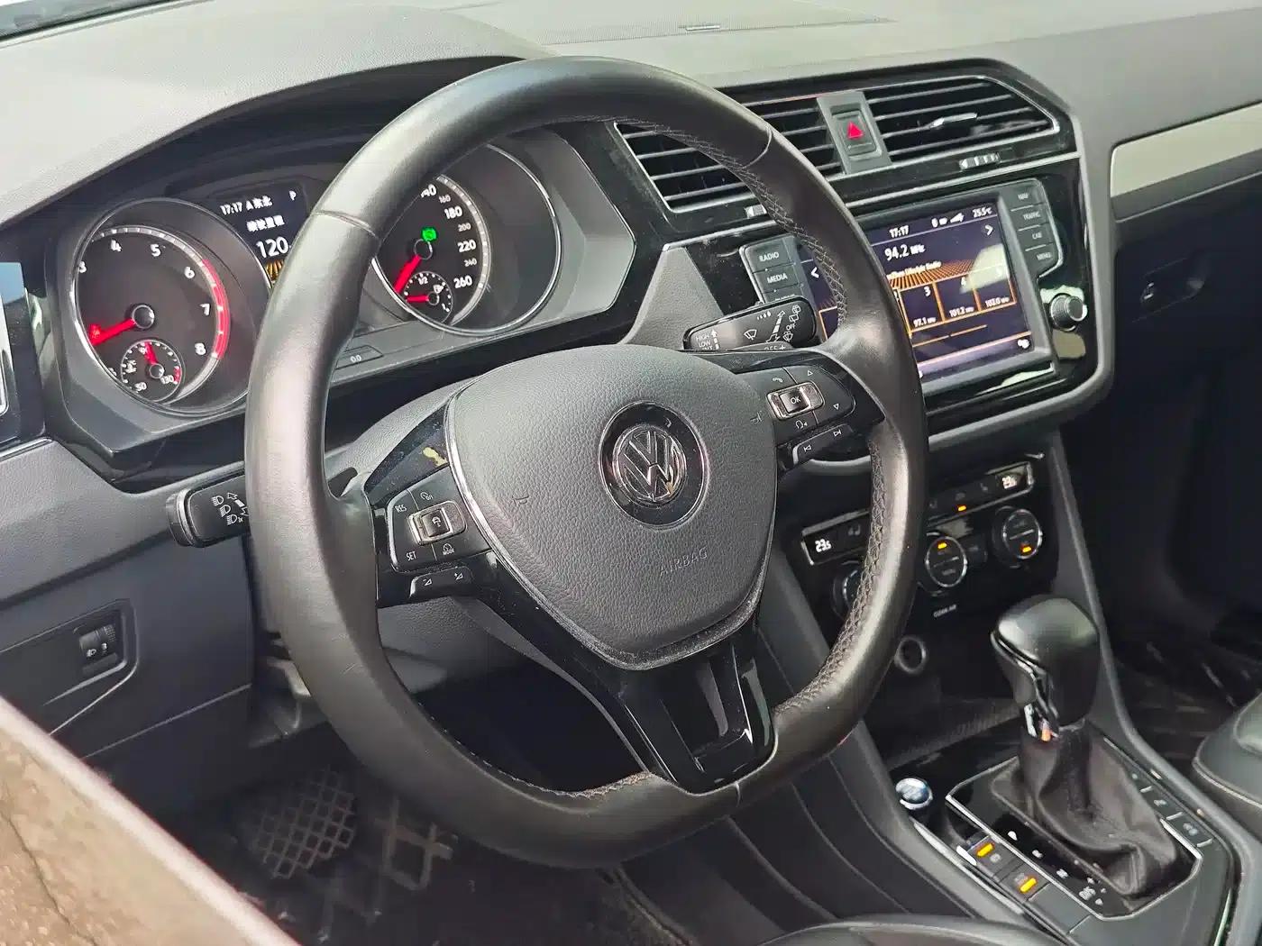 Tiguan L 2017 330TSI Automatic 2WD Luxury Edition — миниатюра 9