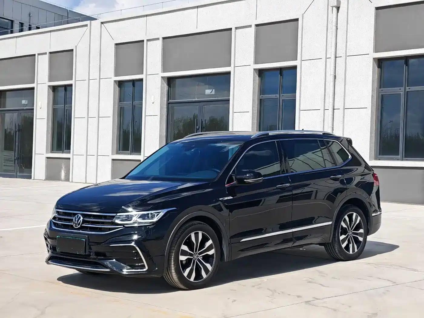 Tiguan L 2022 330TSI Automatic 2WD R-Line Premium Edition — миниатюра 1