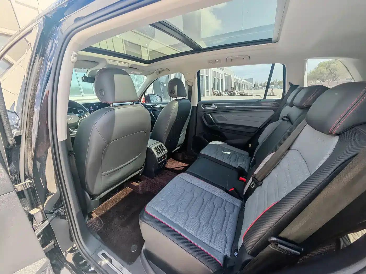 Tiguan L 2022 330TSI Automatic 2WD R-Line Premium Edition — миниатюра 4
