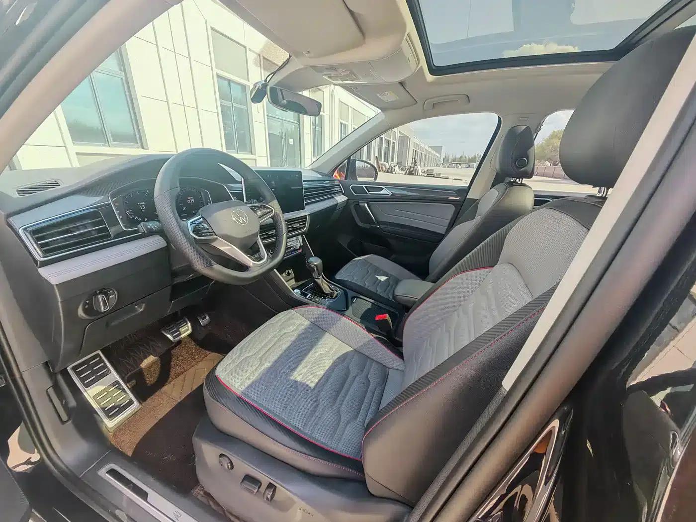 Tiguan L 2022 330TSI Automatic 2WD R-Line Premium Edition — миниатюра 5