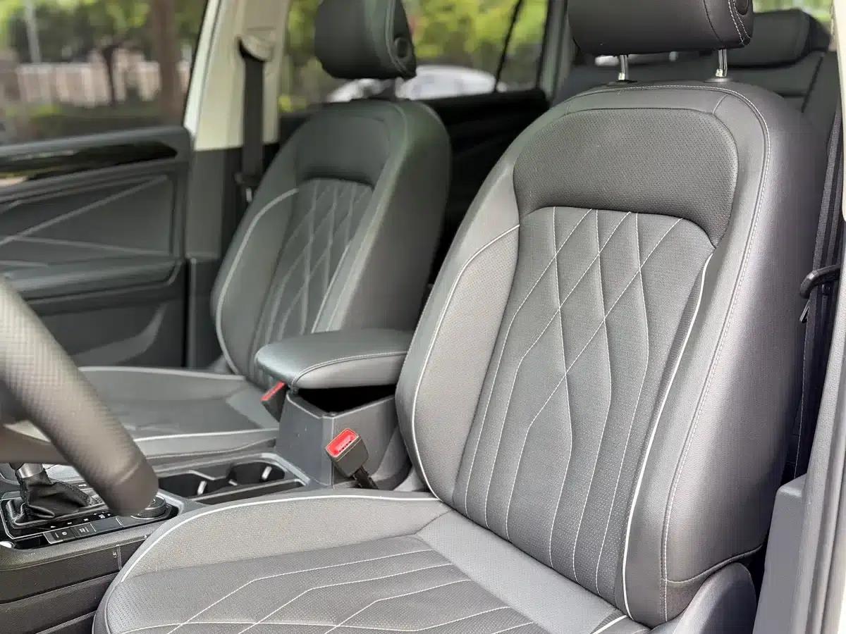 Tiguan L 2024 380TSI Automatic 4WD R-Line Premium Edition 7-Seater — миниатюра 4