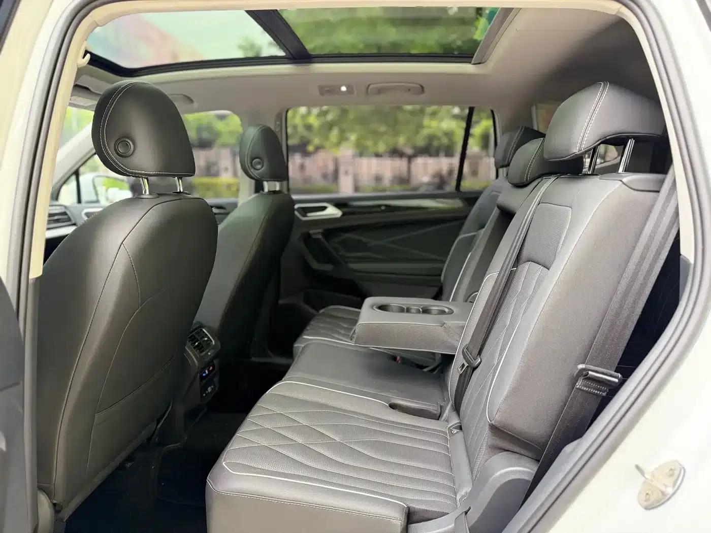 Tiguan L 2024 380TSI Automatic 4WD R-Line Premium Edition 7-Seater — миниатюра 5