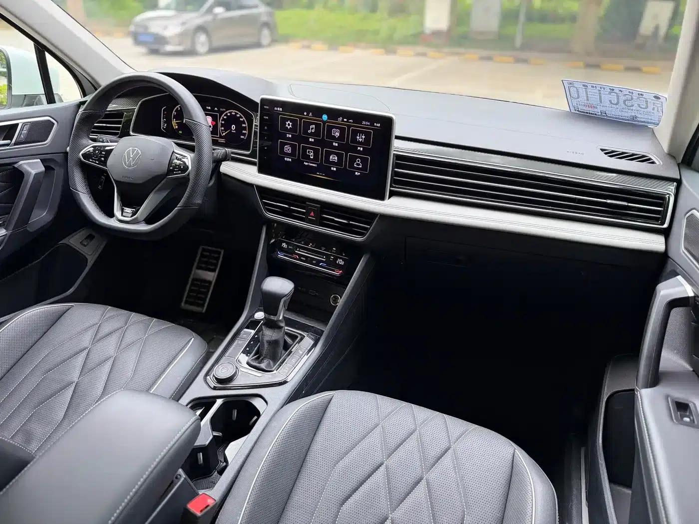 Tiguan L 2024 380TSI Automatic 4WD R-Line Premium Edition 7-Seater — миниатюра 7