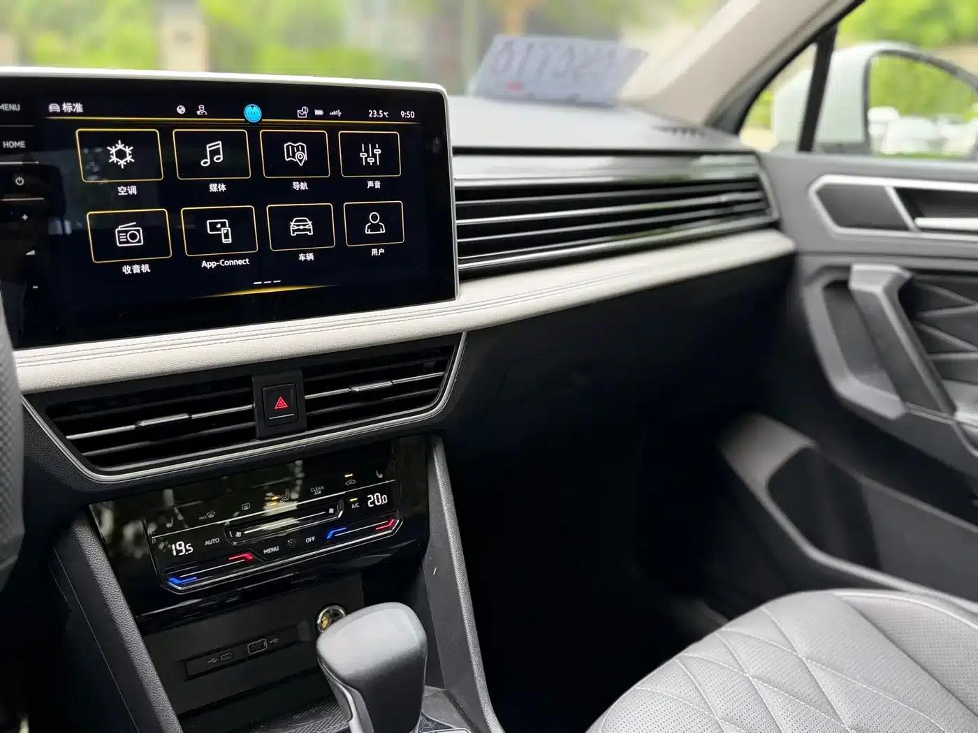 Tiguan L 2024 380TSI Automatic 4WD R-Line Premium Edition 7-Seater — миниатюра 9