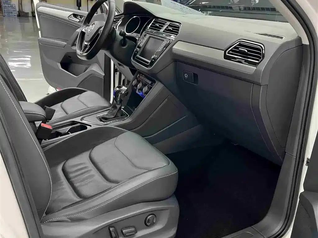 Tiguan L 2017 330TSI Automatic 2WD Luxury Edition — миниатюра 6