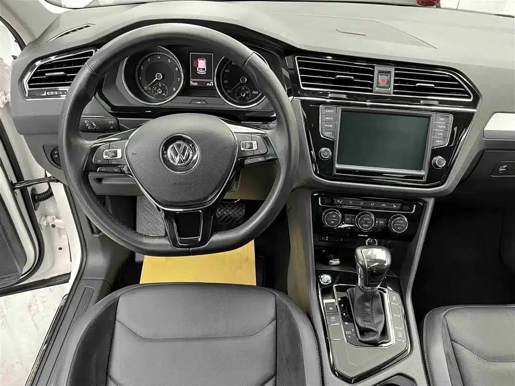 Tiguan L 2017 330TSI Automatic 2WD Luxury Edition — миниатюра 7
