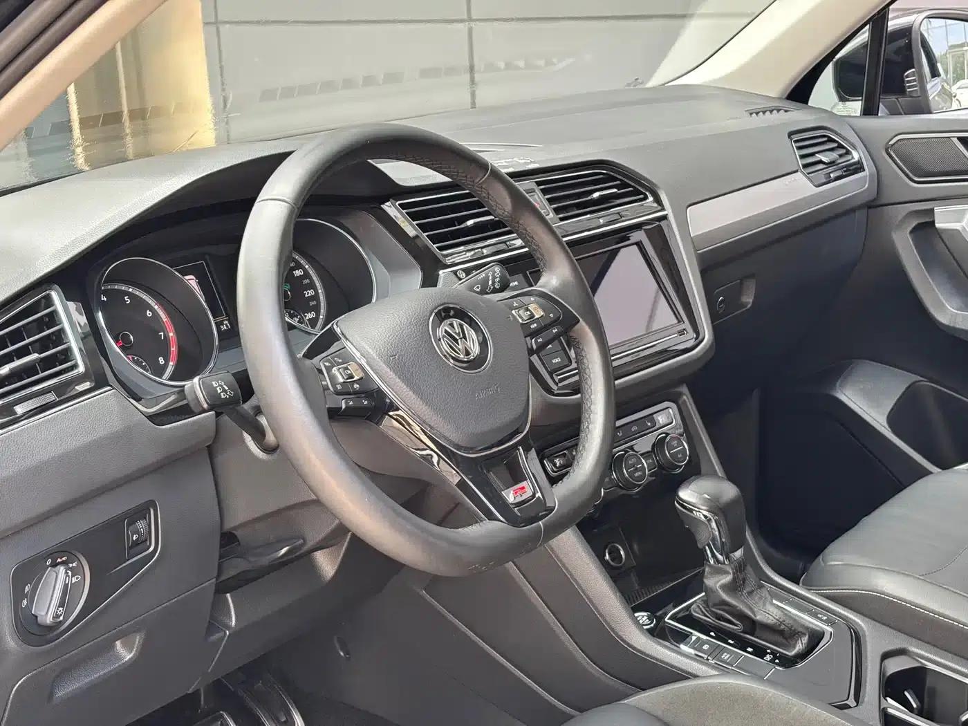 Tiguan L 2018 Facelift 330TSI Automatic 2WD Luxury Edition — миниатюра 11