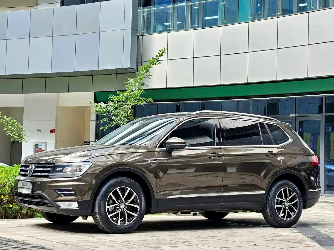 Tiguan L 2017 330TSI Automatic 2WD Comfort Edition — миниатюра 1