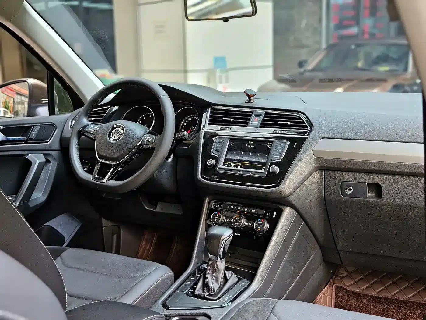 Tiguan L 2017 330TSI Automatic 2WD Comfort Edition — миниатюра 11
