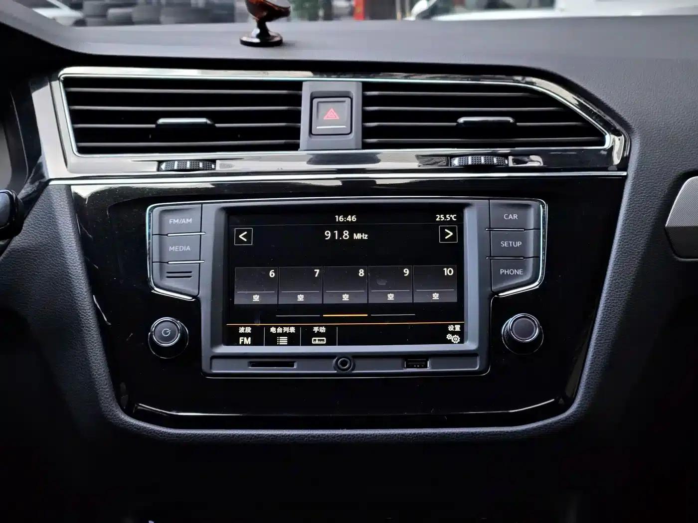 Tiguan L 2017 330TSI Automatic 2WD Comfort Edition — миниатюра 12