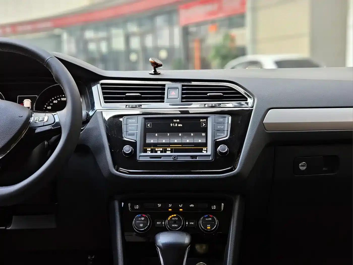 Tiguan L 2017 330TSI Automatic 2WD Comfort Edition — миниатюра 13