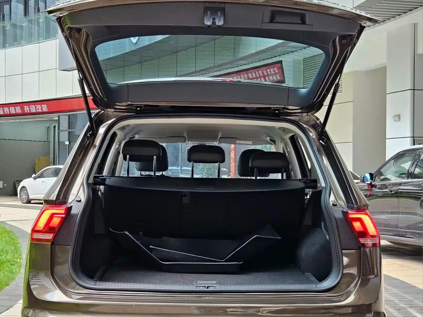 Tiguan L 2017 330TSI Automatic 2WD Comfort Edition — миниатюра 15