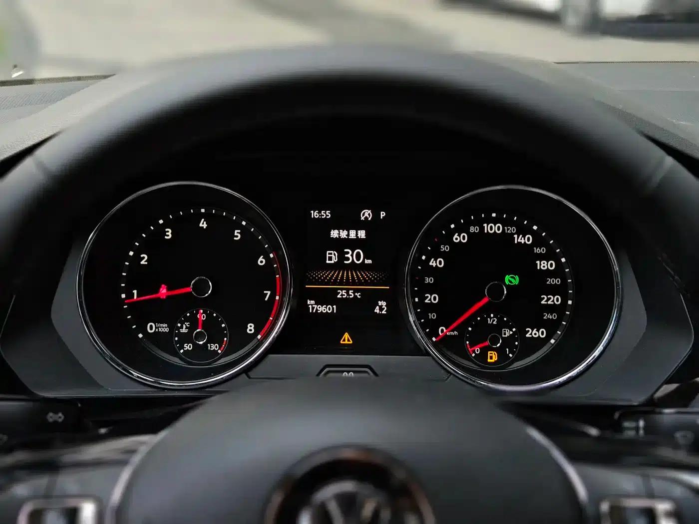 Tiguan L 2017 330TSI Automatic 2WD Comfort Edition — миниатюра 16