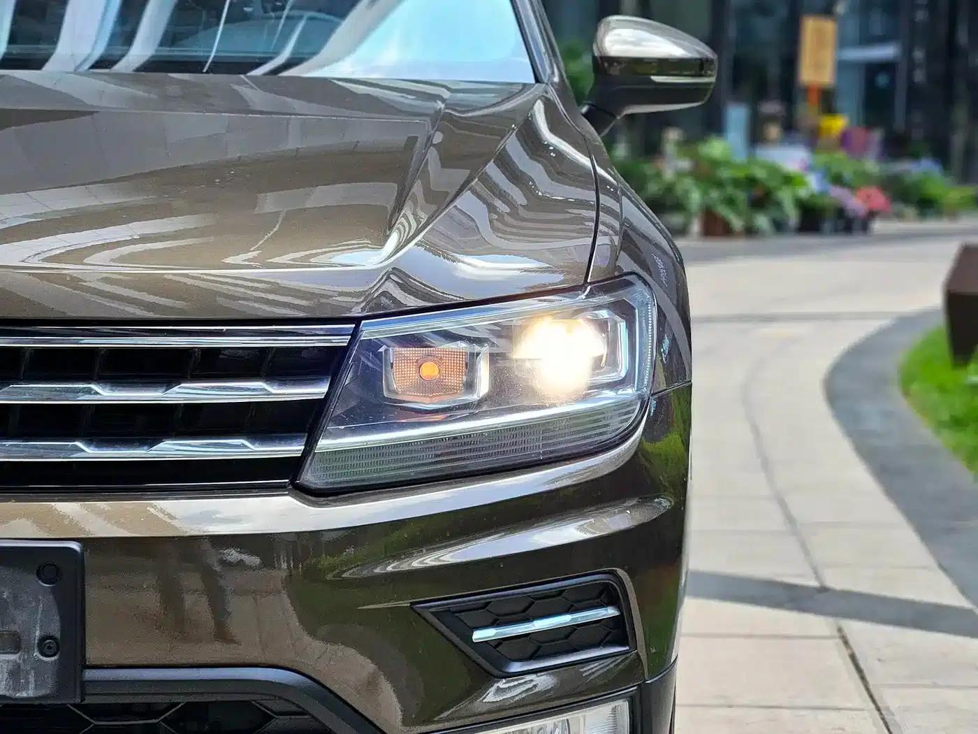 Tiguan L 2017 330TSI Automatic 2WD Comfort Edition — миниатюра 18