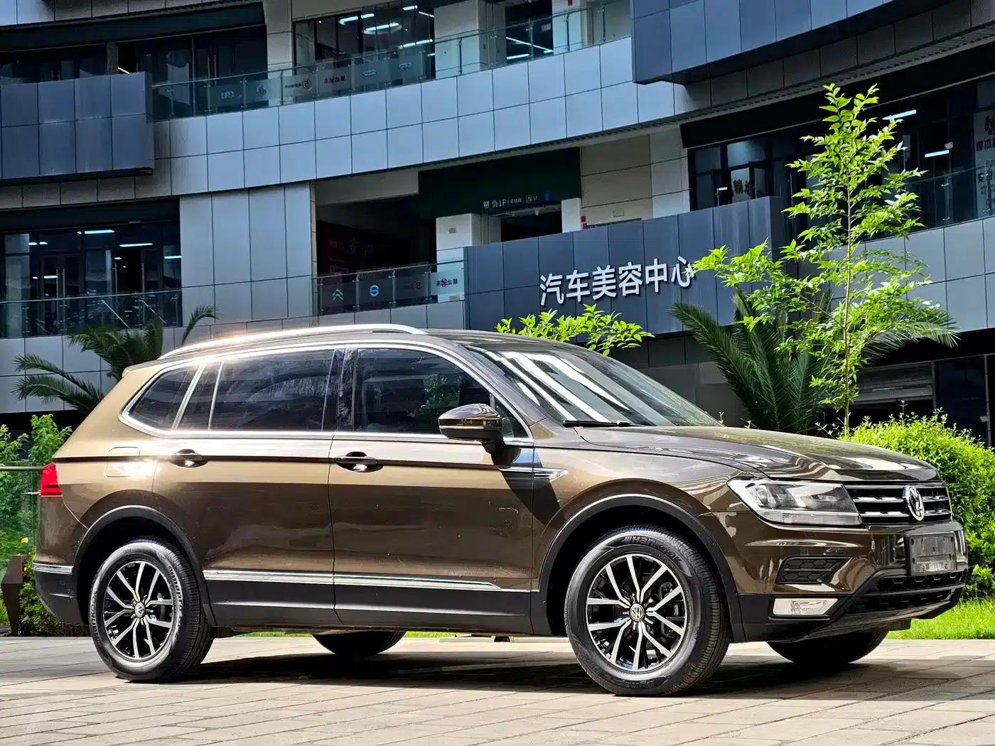 Tiguan L 2017 330TSI Automatic 2WD Comfort Edition — миниатюра 3
