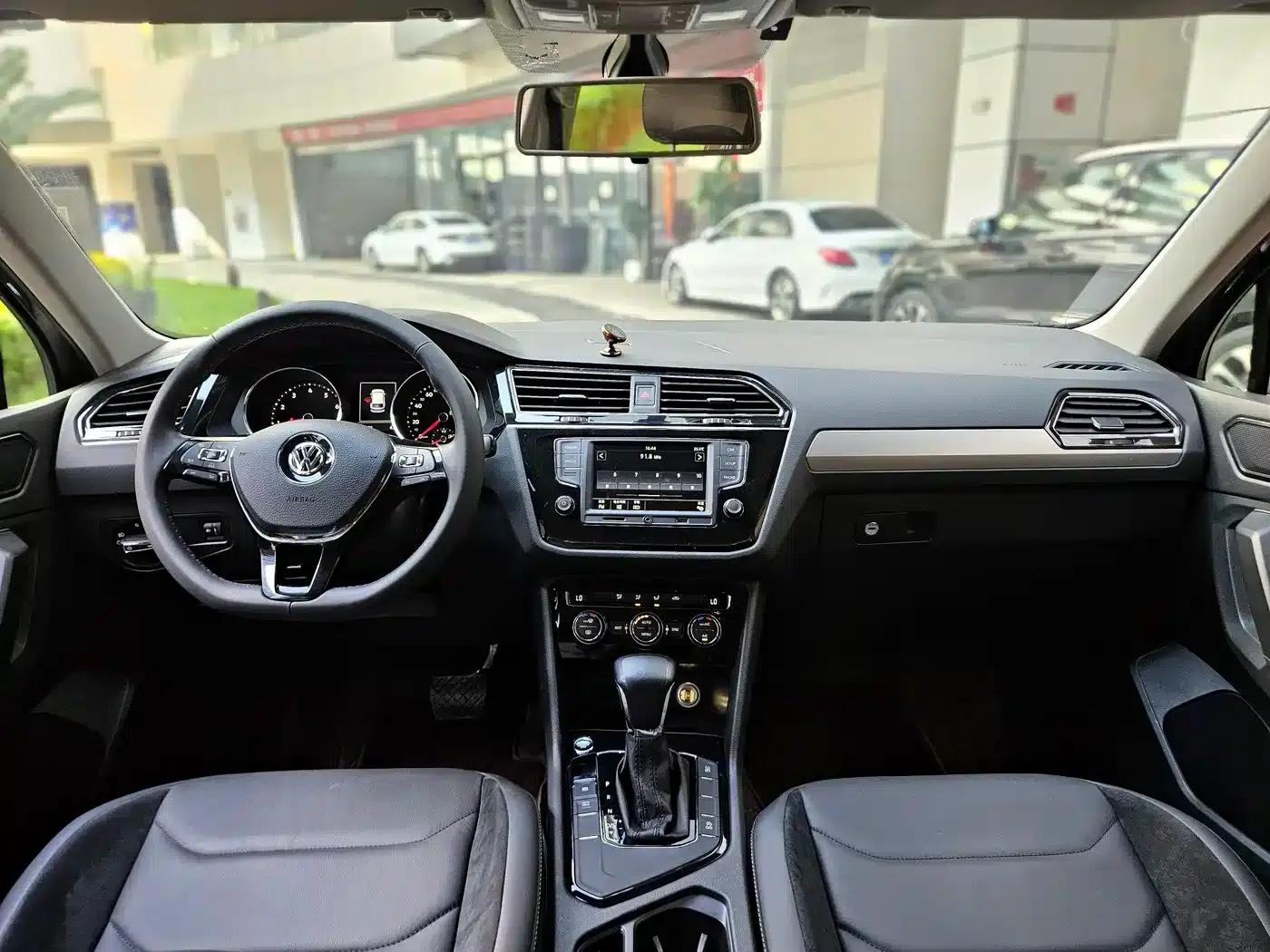Tiguan L 2017 330TSI Automatic 2WD Comfort Edition — миниатюра 8