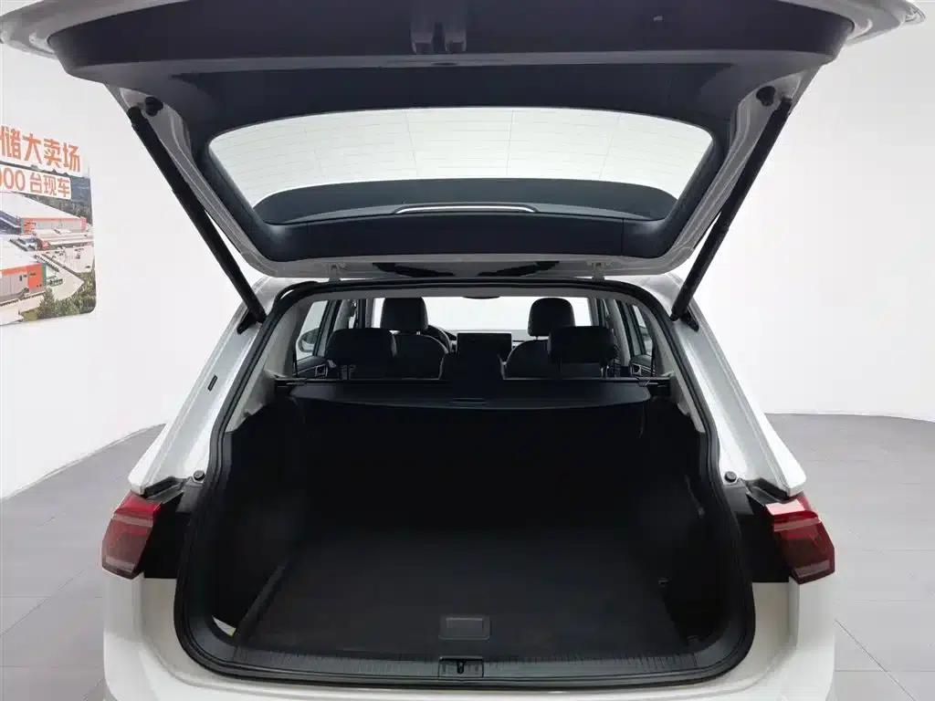 Tiguan L 2023 330TSI Automatic 2WD R-Line Flagship Edition — миниатюра 16