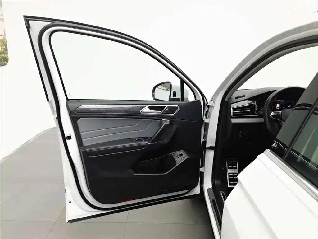 Tiguan L 2023 330TSI Automatic 2WD R-Line Flagship Edition — миниатюра 8