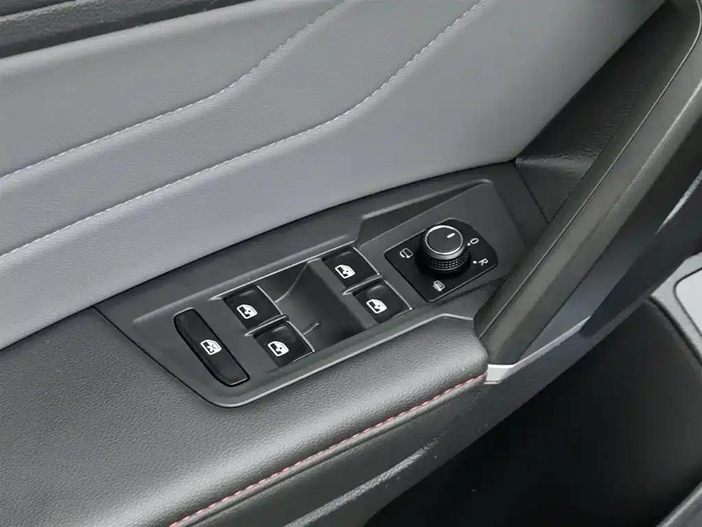 Tiguan L 2023 330TSI Automatic 2WD R-Line Flagship Edition — миниатюра 9