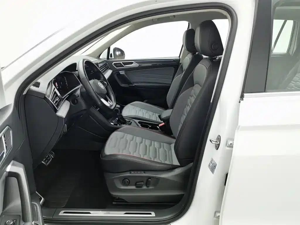 Tiguan L 2023 330TSI Automatic 2WD R-Line Flagship Edition — миниатюра 10