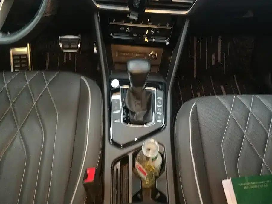 Tiguan L 2022 330TSI Automatic 2WD R-Line Premium Edition — миниатюра 16