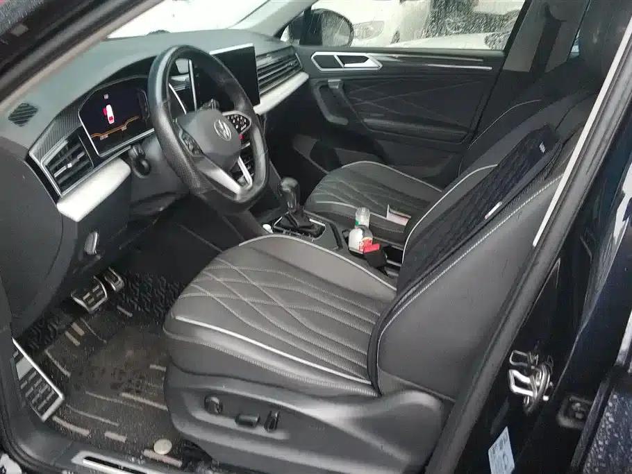 Tiguan L 2022 330TSI Automatic 2WD R-Line Premium Edition — миниатюра 9