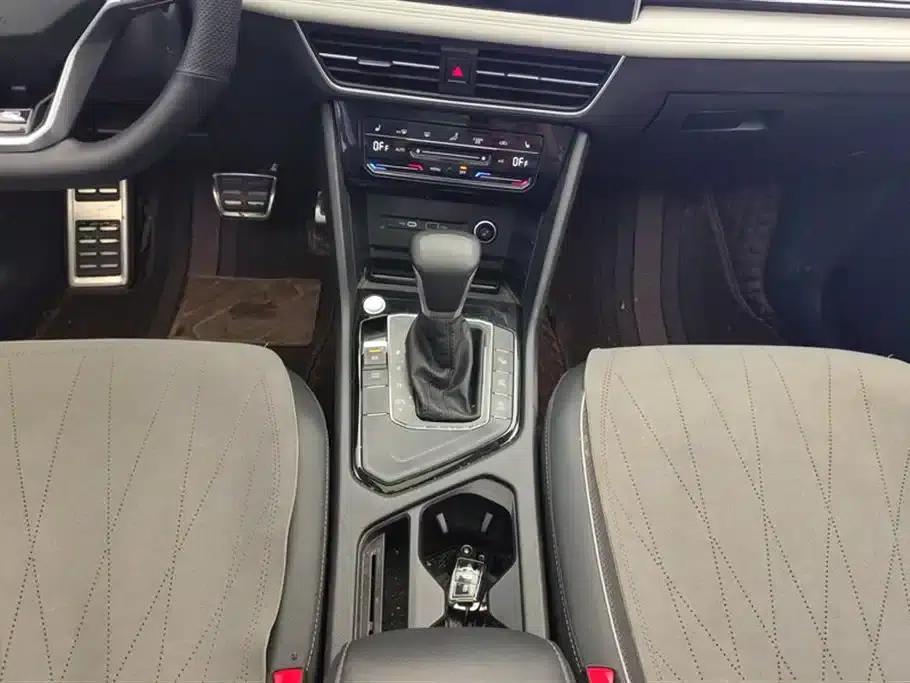 Tiguan L 2024 330TSI Automatic 2WD R-Line Premium Edition — миниатюра 16