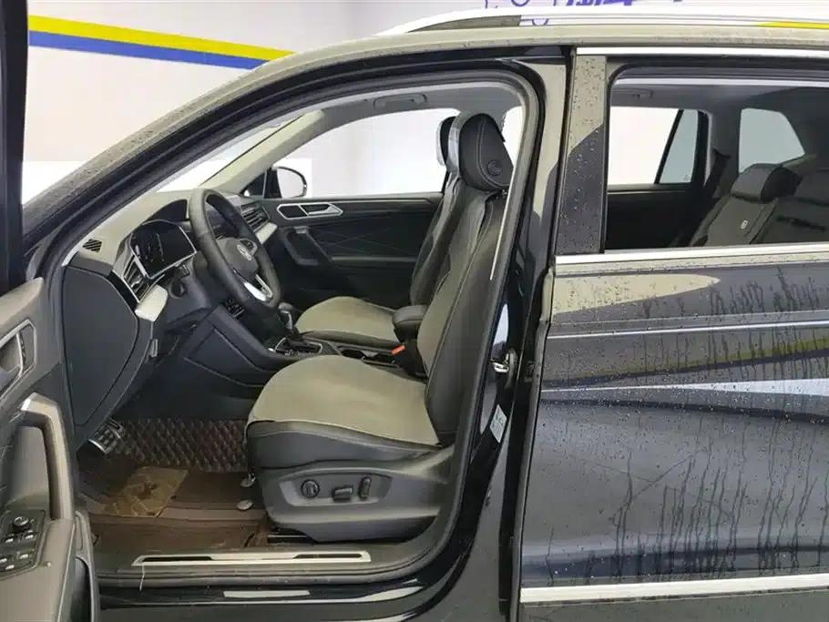 Tiguan L 2024 330TSI Automatic 2WD R-Line Premium Edition — миниатюра 9