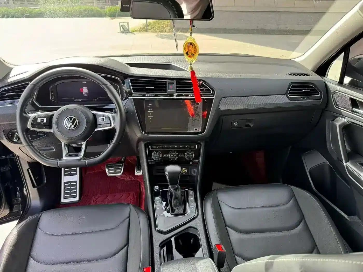 Tiguan L 2021 330TSI Automatic 2WD R-Line Premium Edition — миниатюра 6
