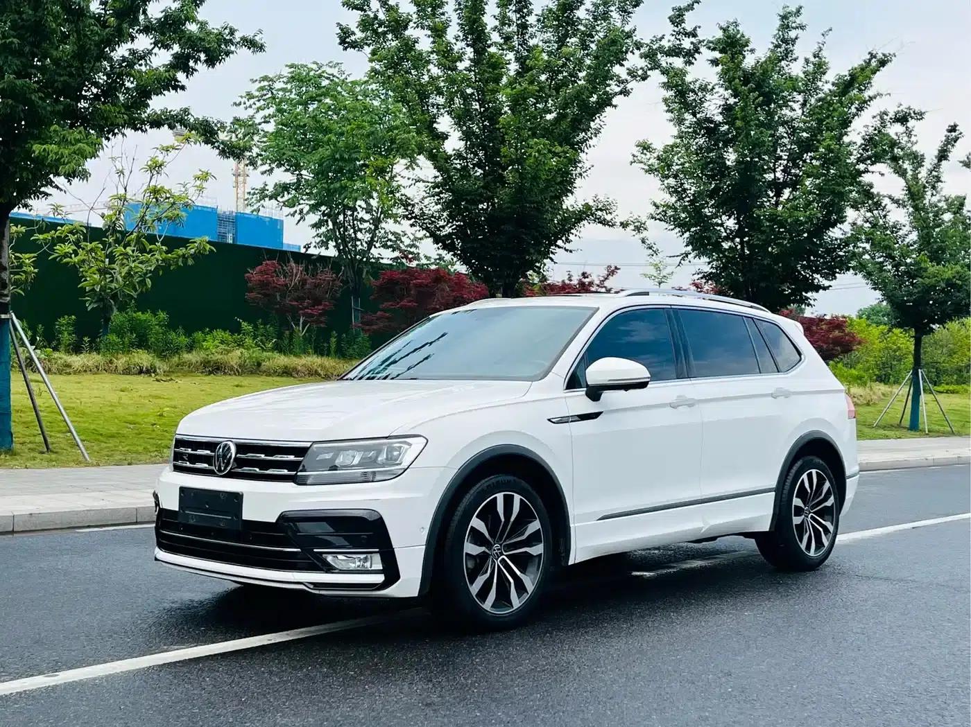 Tiguan L 2021 330TSI Automatic 2WD R-Line Premium Edition — миниатюра 1