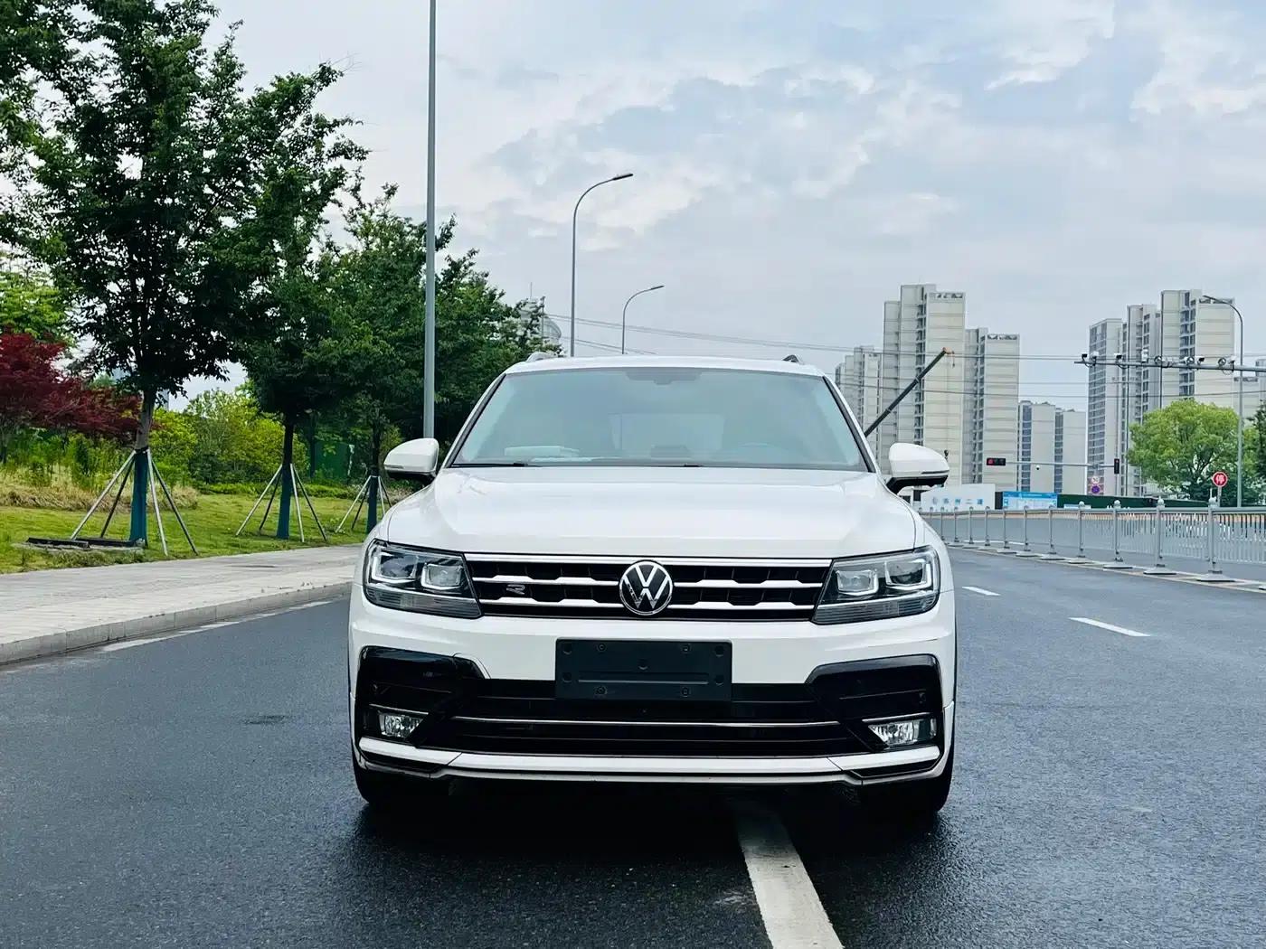 Tiguan L 2021 330TSI Automatic 2WD R-Line Premium Edition — миниатюра 2