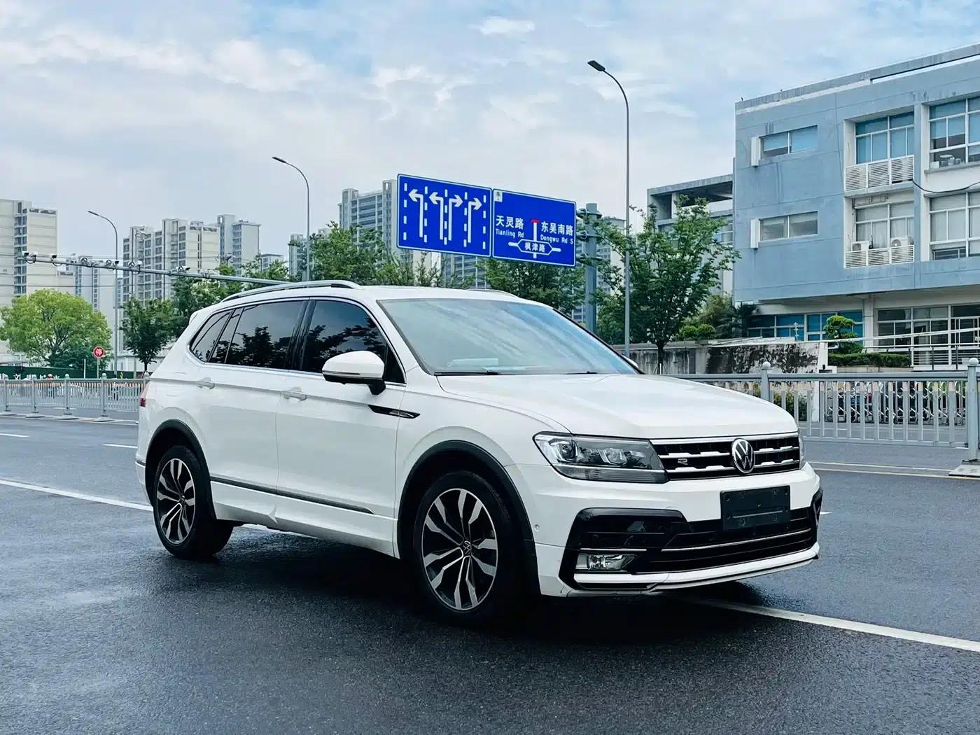 Tiguan L 2021 330TSI Automatic 2WD R-Line Premium Edition — миниатюра 3