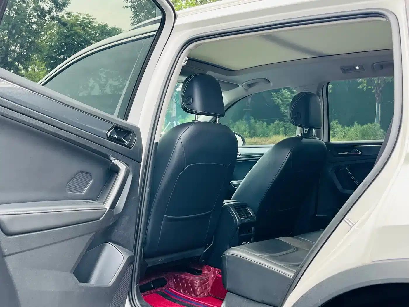Tiguan L 2021 330TSI Automatic 2WD R-Line Premium Edition — миниатюра 4