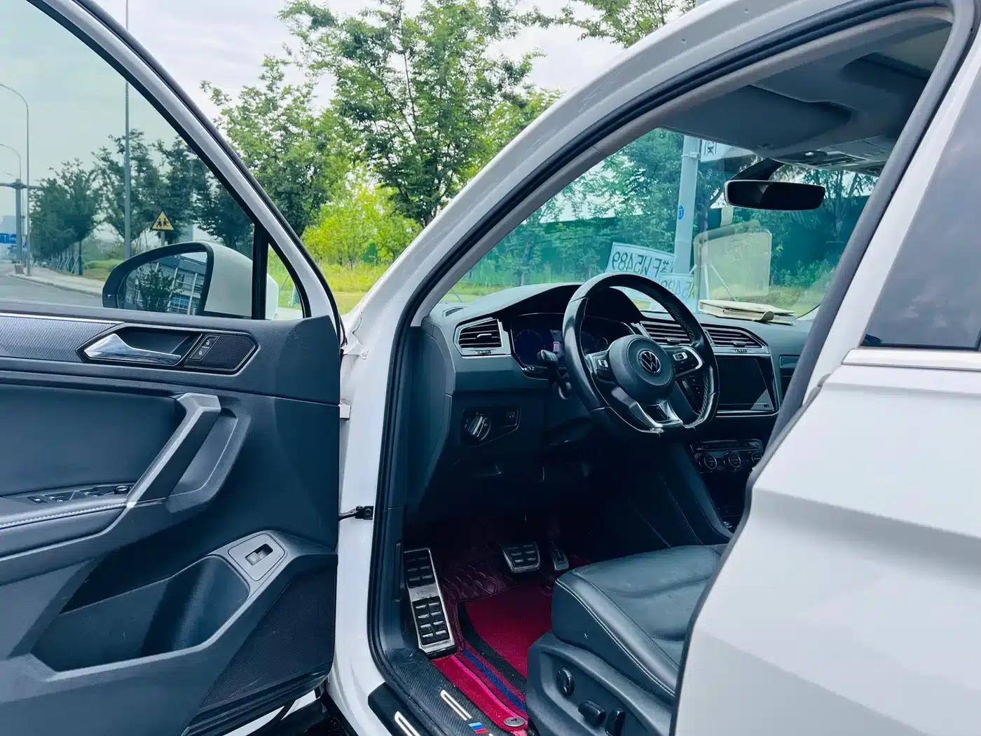 Tiguan L 2021 330TSI Automatic 2WD R-Line Premium Edition — миниатюра 5