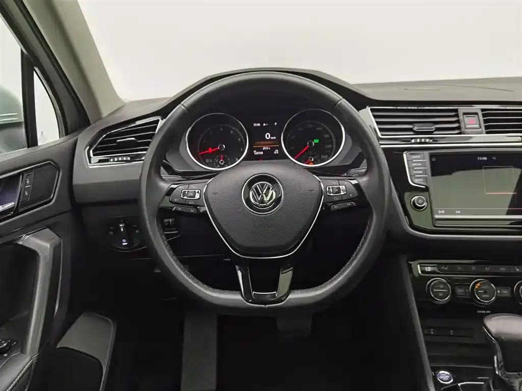 Tiguan L 2018 330TSI Automatic 2WD Luxury Edition — миниатюра 11