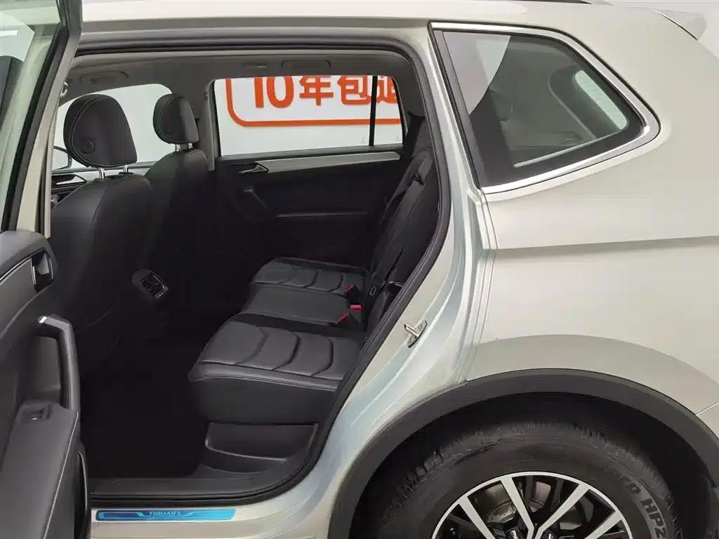 Tiguan L 2018 330TSI Automatic 2WD Luxury Edition — миниатюра 15