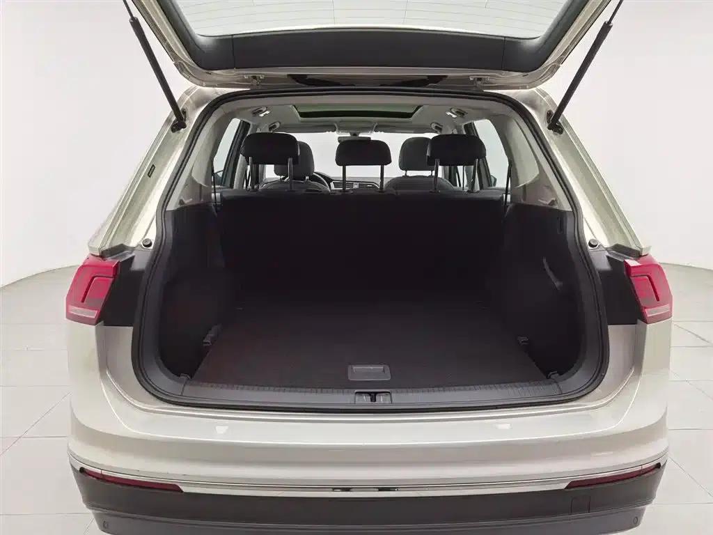 Tiguan L 2018 330TSI Automatic 2WD Luxury Edition — миниатюра 16