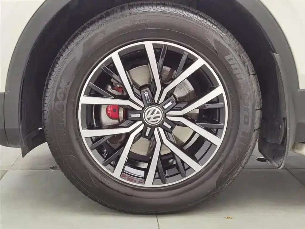Tiguan L 2018 330TSI Automatic 2WD Luxury Edition — миниатюра 17