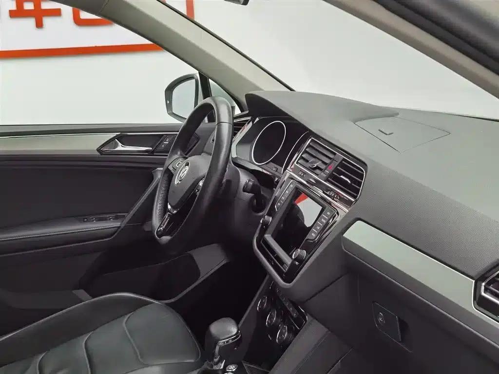 Tiguan L 2018 330TSI Automatic 2WD Luxury Edition — миниатюра 22