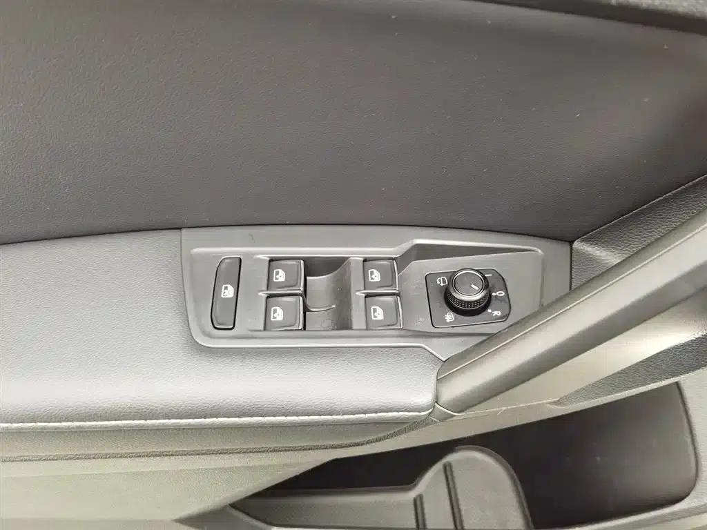 Tiguan L 2018 330TSI Automatic 2WD Luxury Edition — миниатюра 9