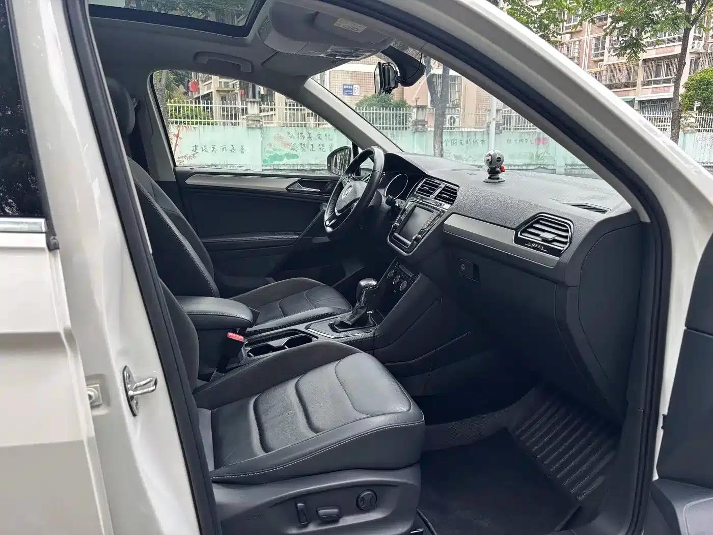 Tiguan L 2018 330TSI Automatic 2WD Luxury Edition — миниатюра 11