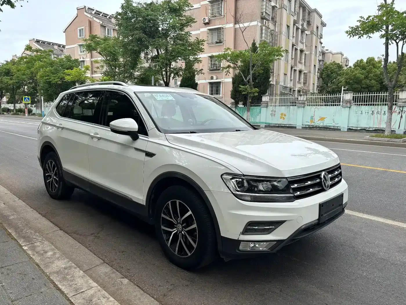 Tiguan L 2018 330TSI Automatic 2WD Luxury Edition — миниатюра 3
