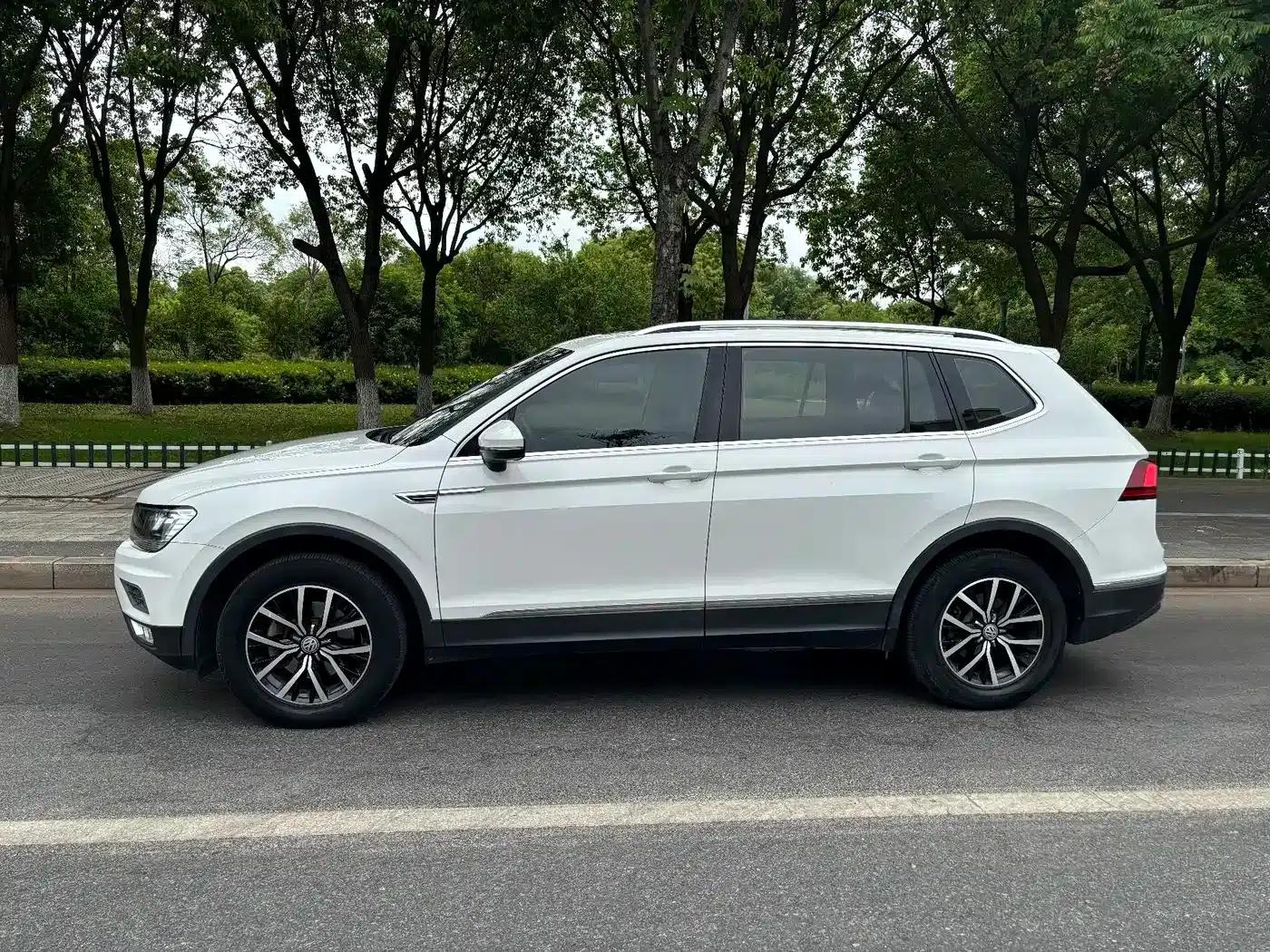 Tiguan L 2018 330TSI Automatic 2WD Luxury Edition — миниатюра 4