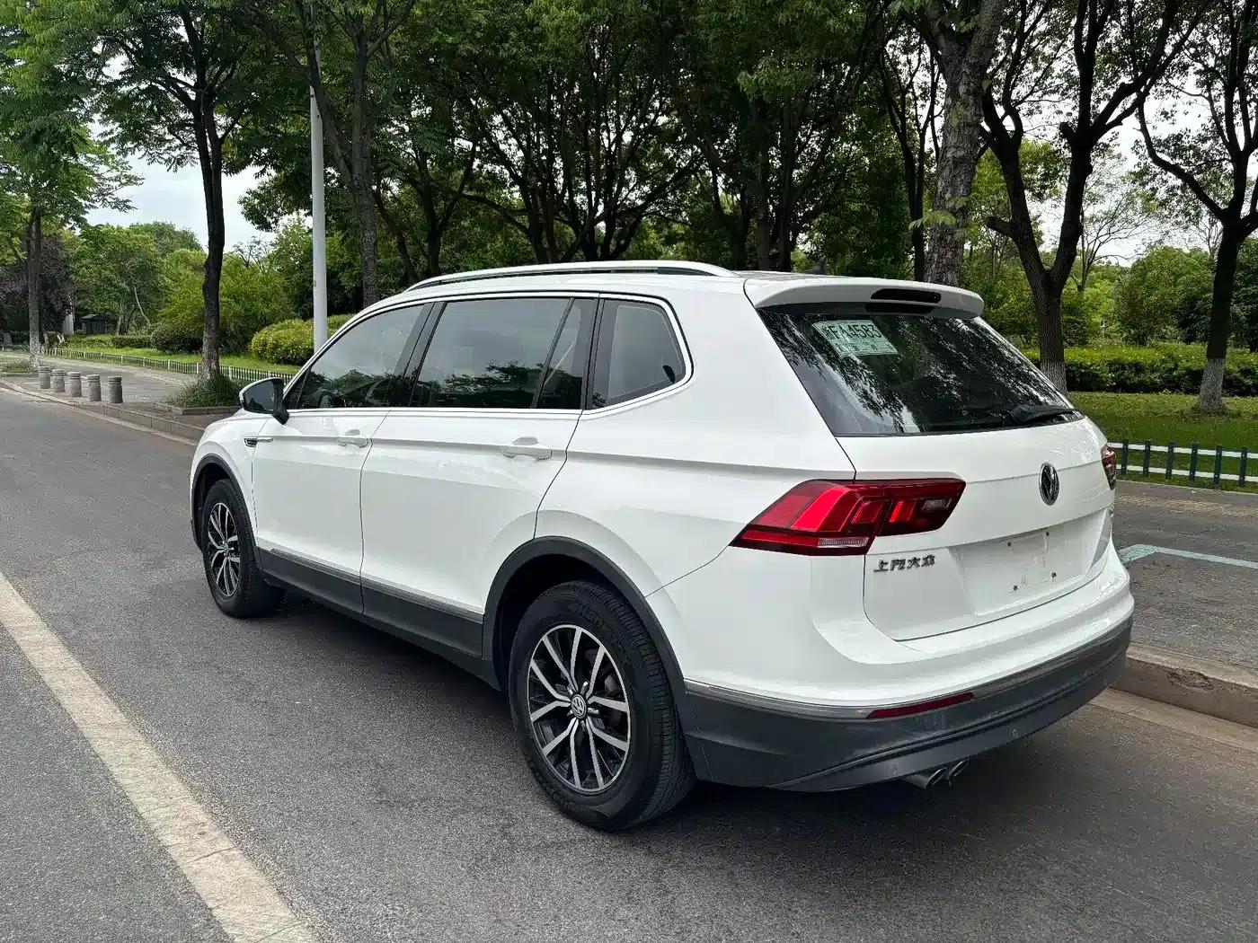 Tiguan L 2018 330TSI Automatic 2WD Luxury Edition — миниатюра 5