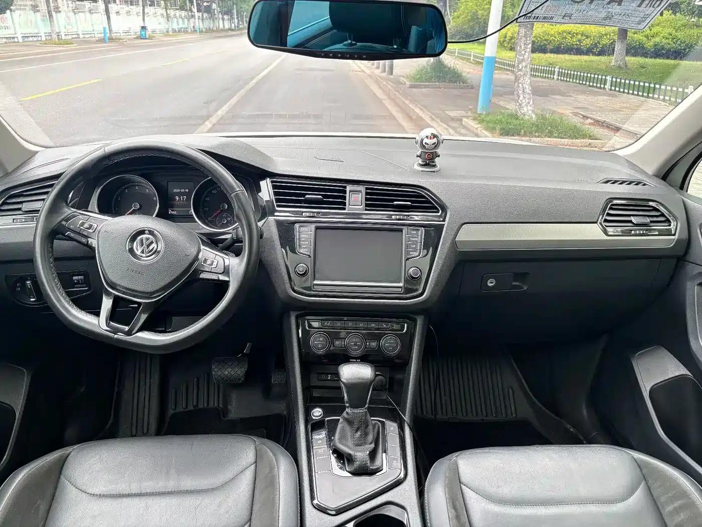 Tiguan L 2018 330TSI Automatic 2WD Luxury Edition — миниатюра 9